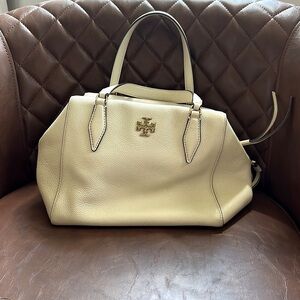 Creamy Tory Burch bag really unique style
